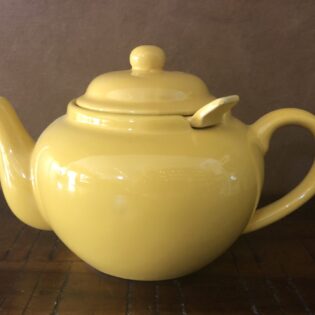 yellow tea pot 20oz ceramic